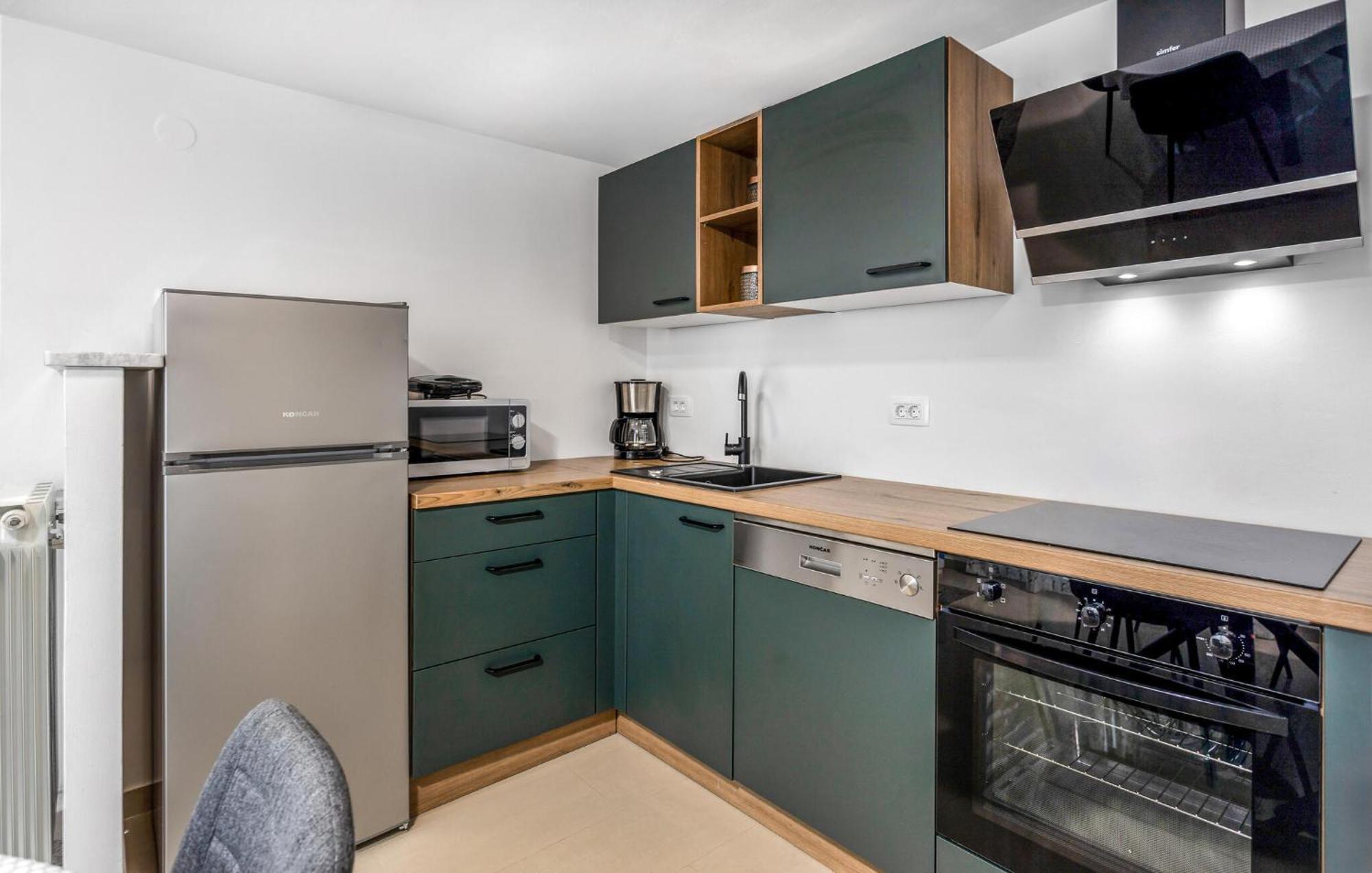 Gorgeous Apartment In Brsec With Kitchen Exterior foto